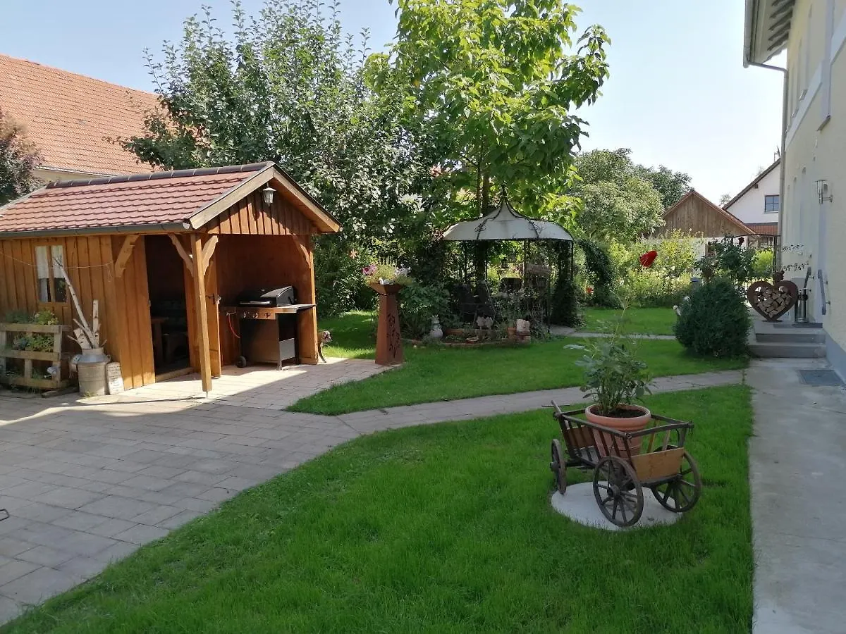 Bed & Breakfast Pension Zum Baeren Langerringen